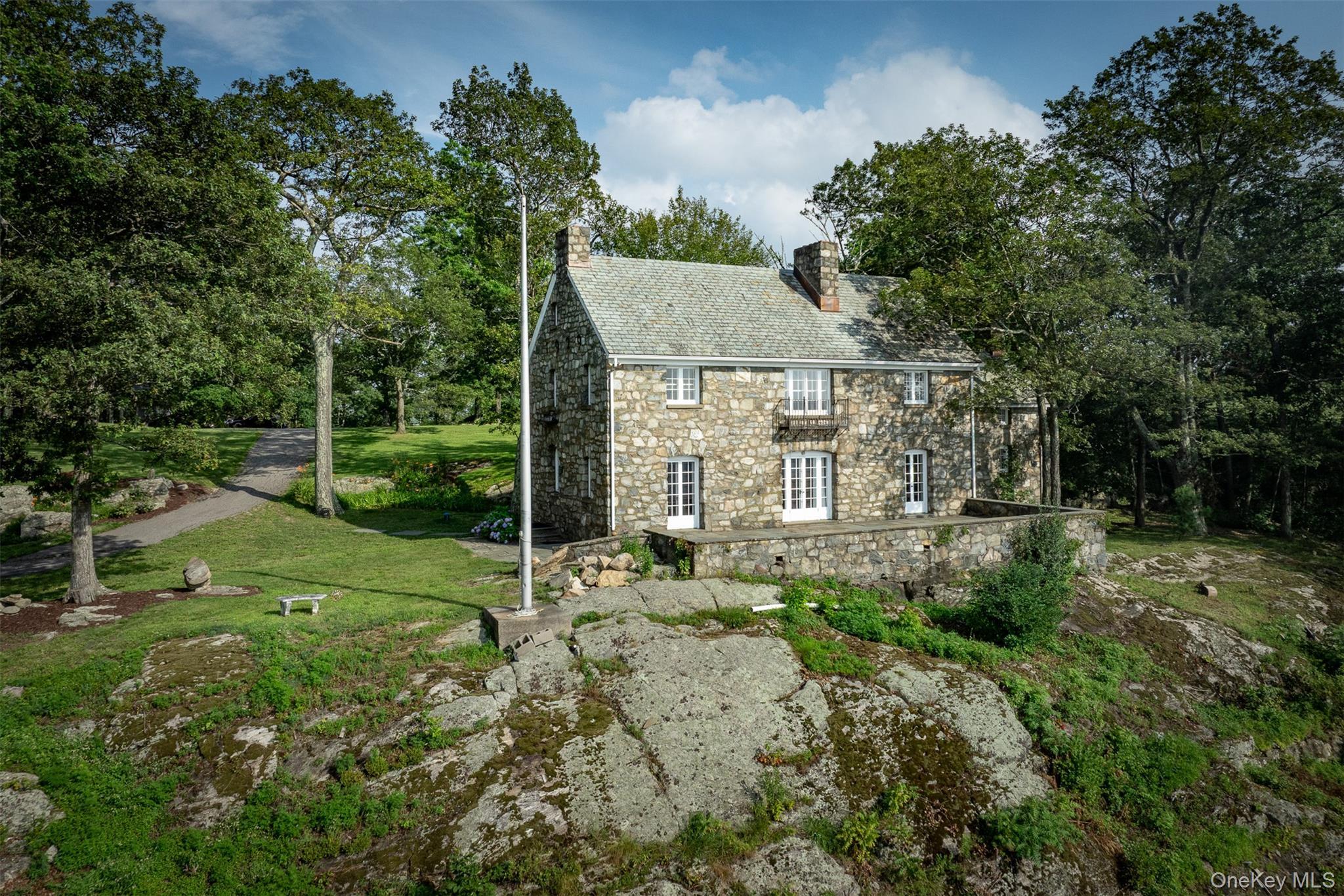 Image 4: Side of Structure