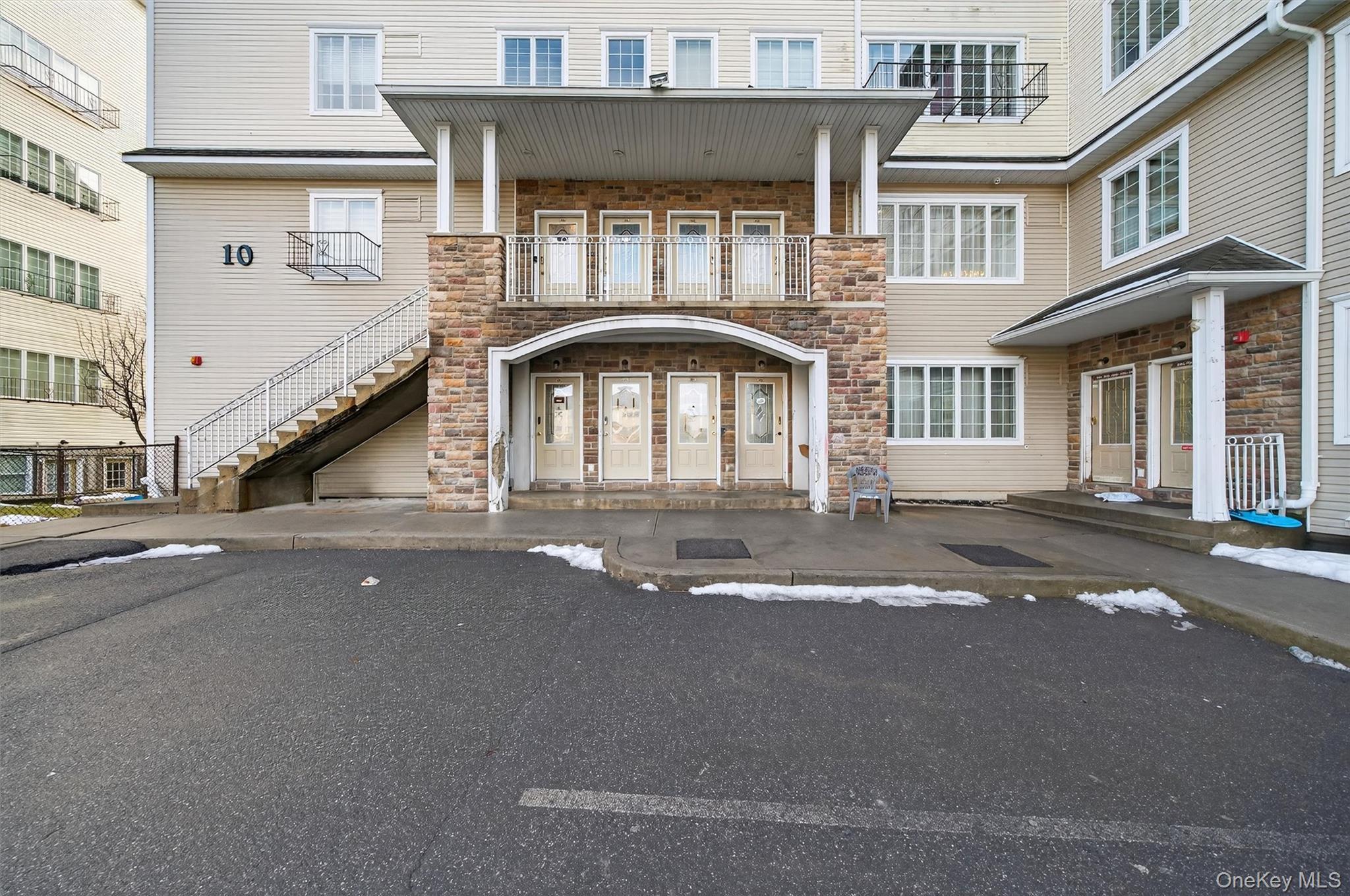 Image 2: Entry