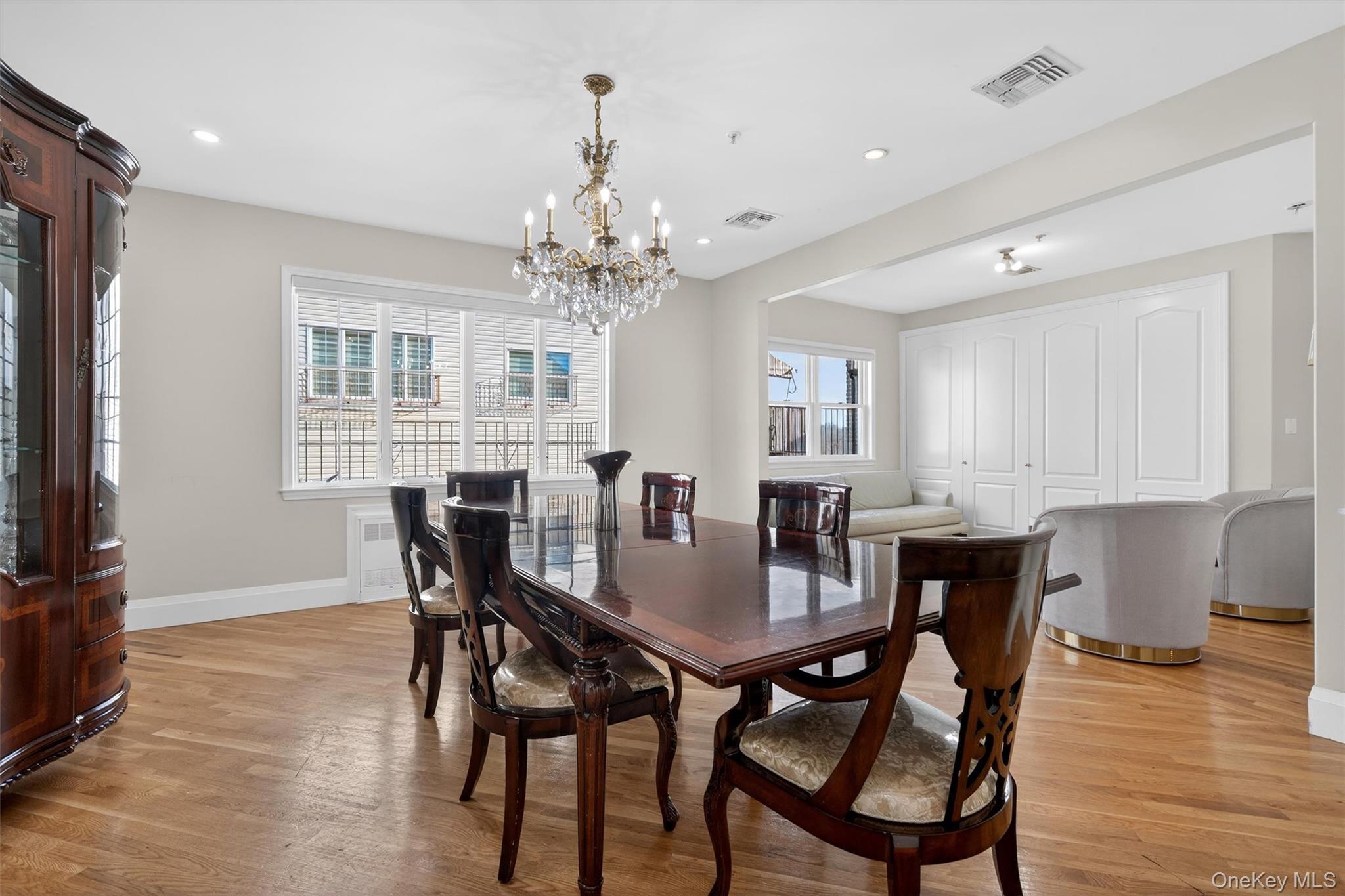 Image 4: Dining Room