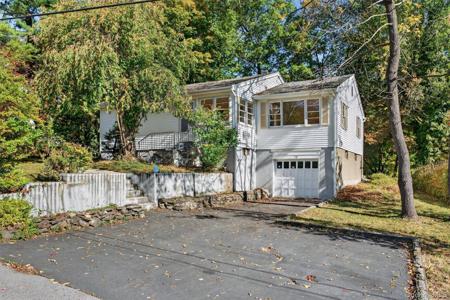 12 Mid Oaks Drive