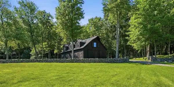 Image 4: Barn Image 4: Barn