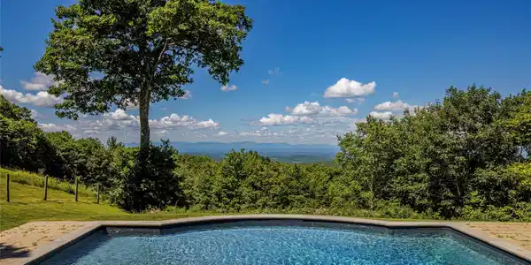 Image 4: Pool Image 4: Pool