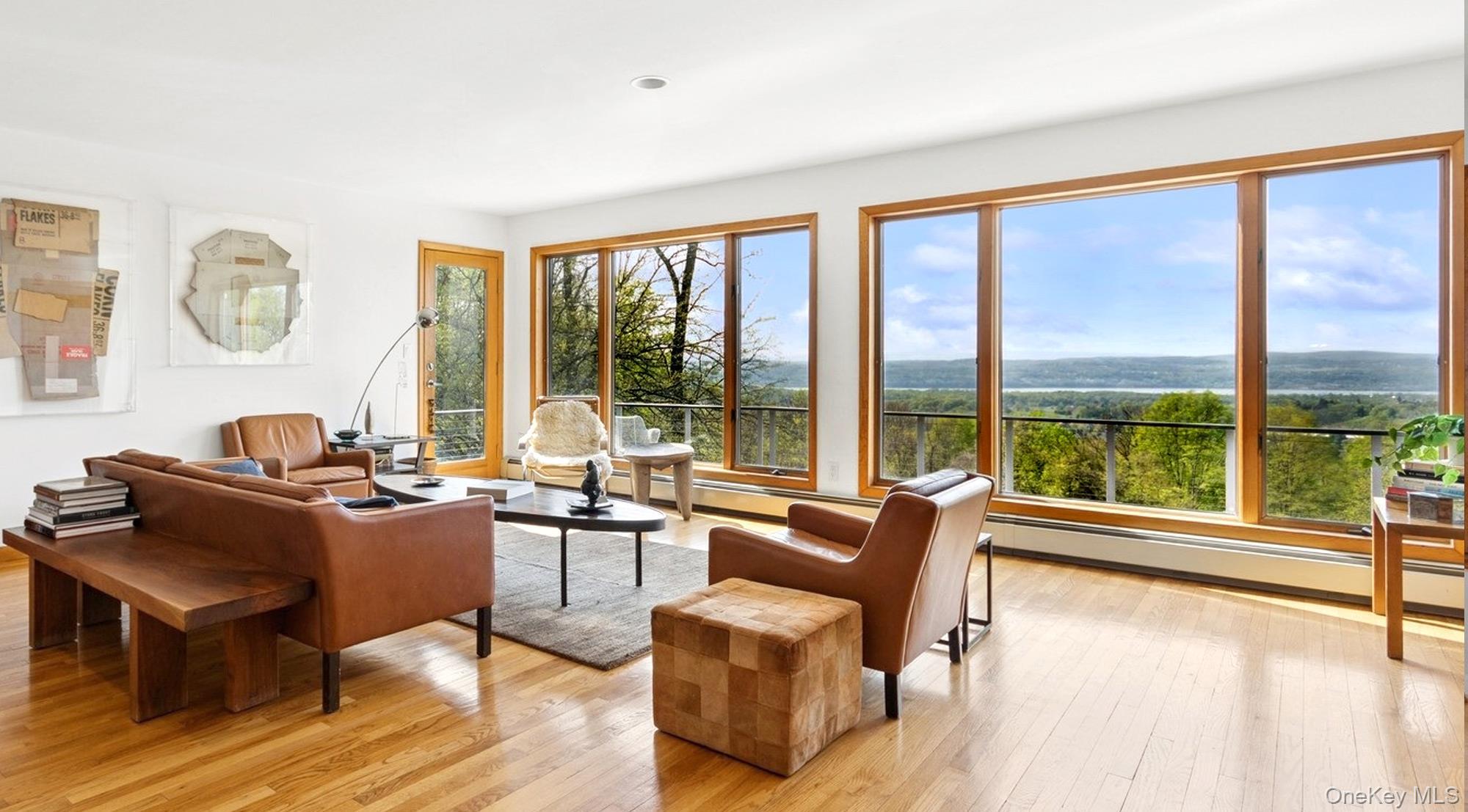 Image 3: Living Room