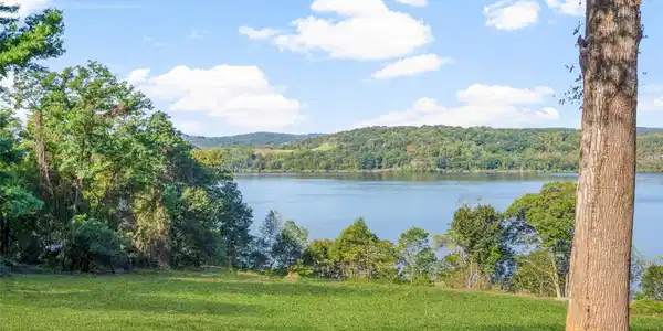 Image 4: View Image 4: View