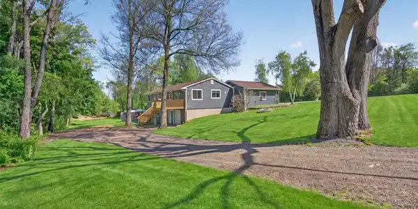Image 2: Yard Image 2: Yard