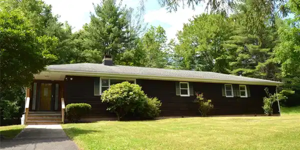 4 Willa Lane