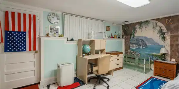 Image 3: Family Room Image 3: Family Room