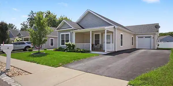 4 Alex Court