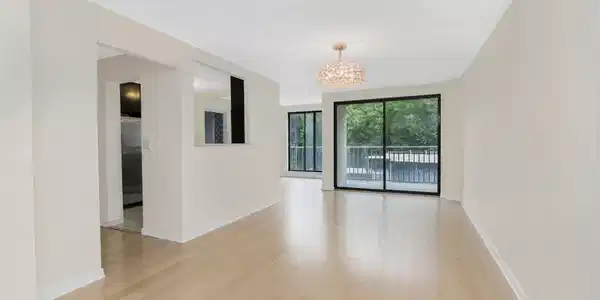 Image 2: Living Room Image 2: Living Room