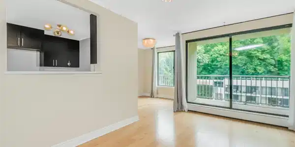 Image 4: Living Room Image 4: Living Room