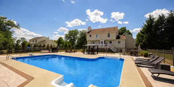 Image 3: Pool Image 3: Pool