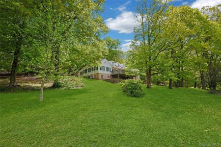 982 Bradley Parkway
