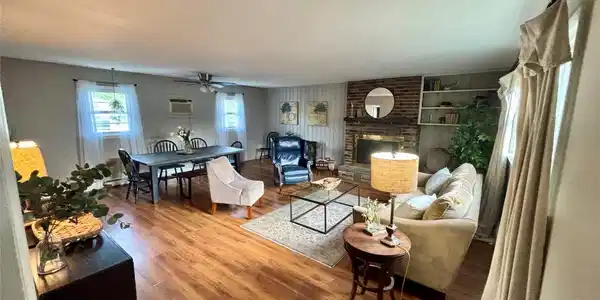 Image 4: Living Room Image 4: Living Room