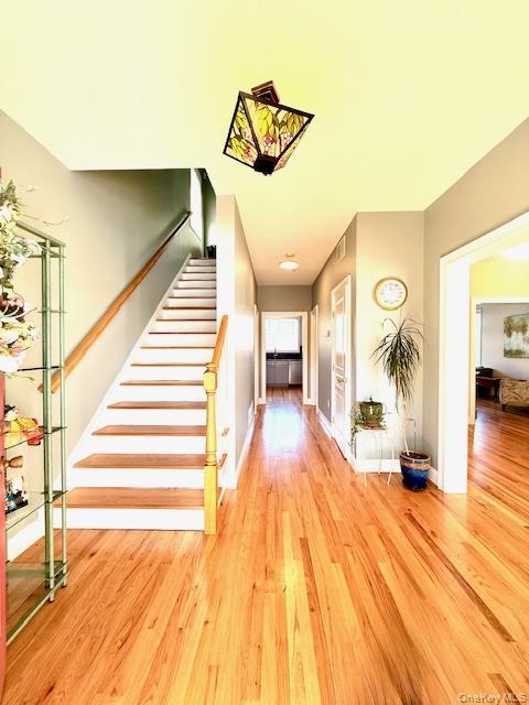 Image 3: Entrance Foyer Image 3: Entrance Foyer