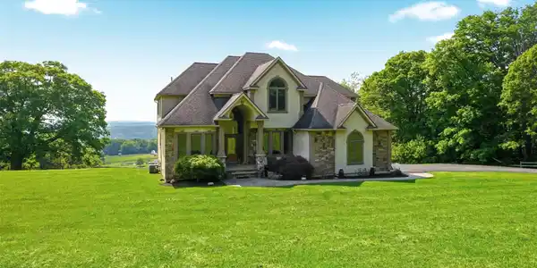 4 Rachel Court