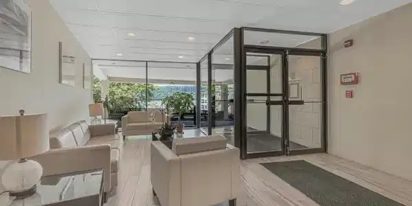 Image 4: Lobby Image 4: Lobby