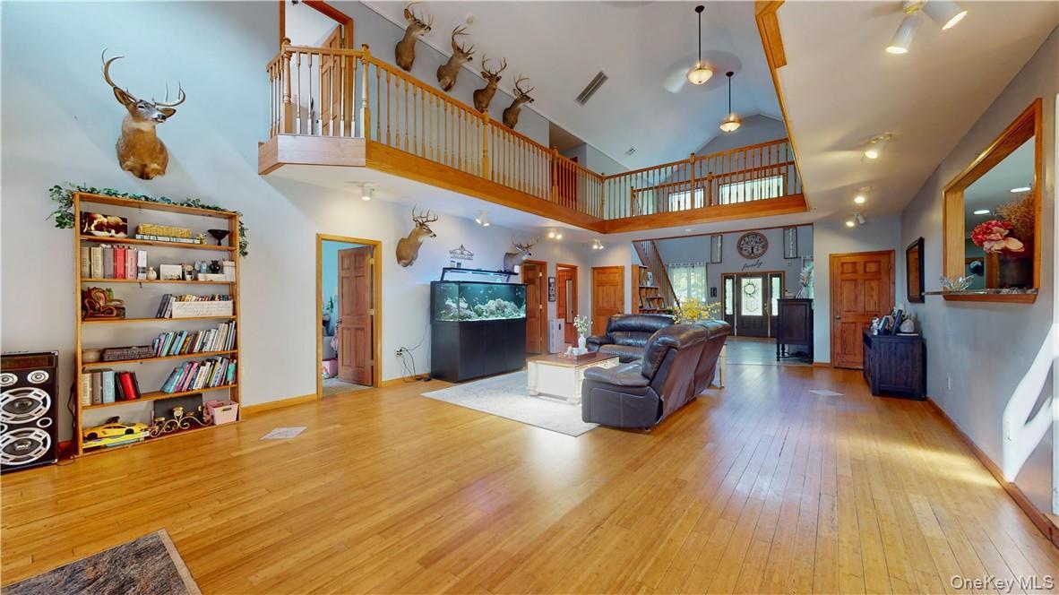 Image 4: Living Room Image 4: Living Room