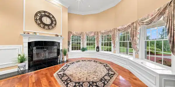 Image 4: Family Room Image 4: Family Room