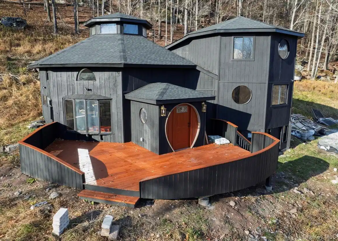 Image 1: Deck Image 1: Deck
