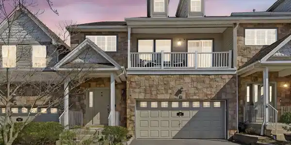 18 Clearwater Court