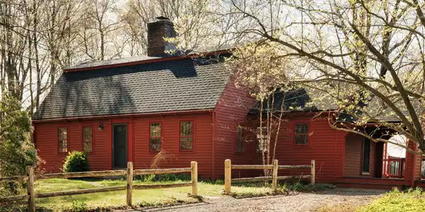 1051 Old Albany Post Road