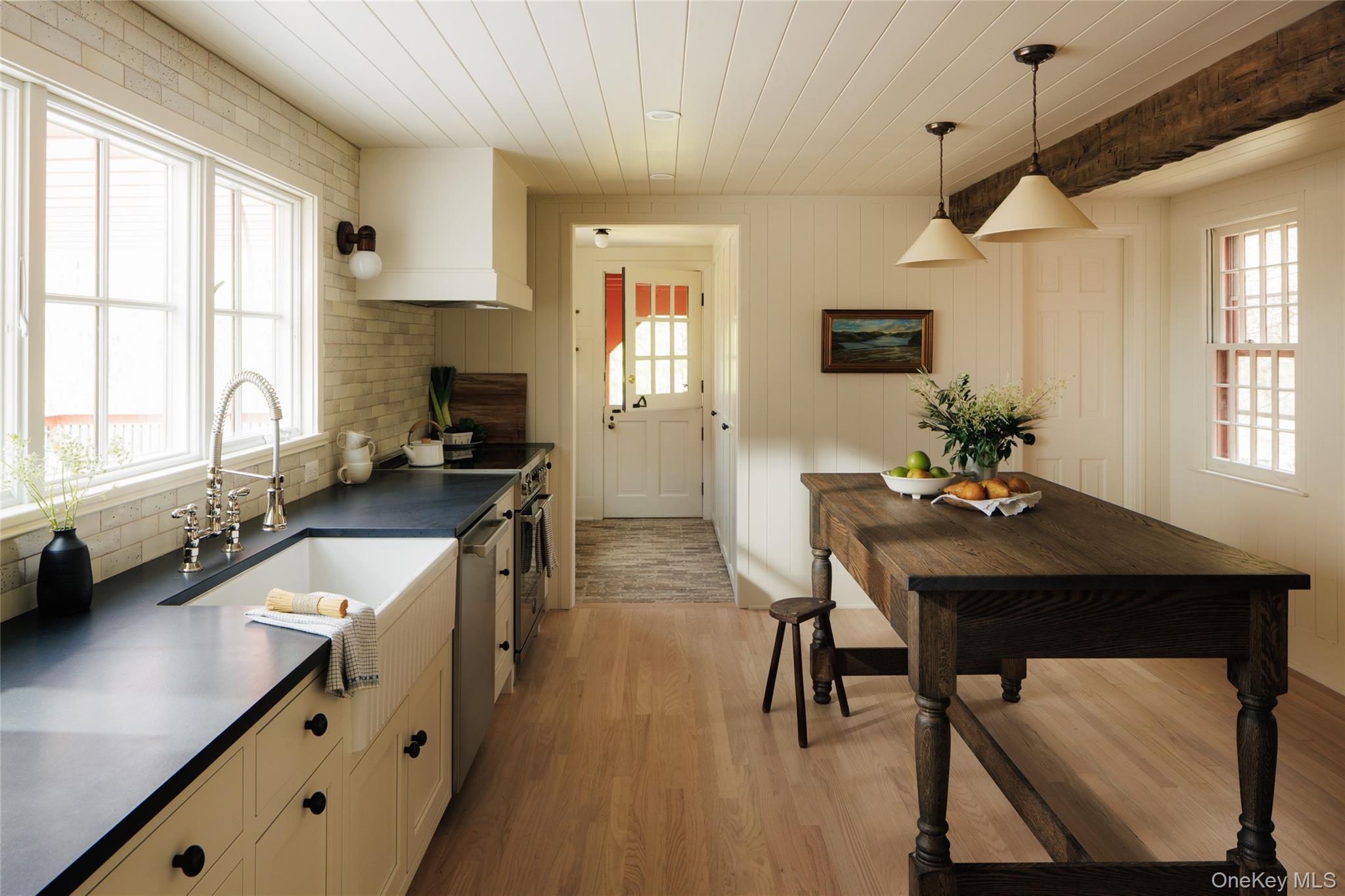 Image 2: Kitchen