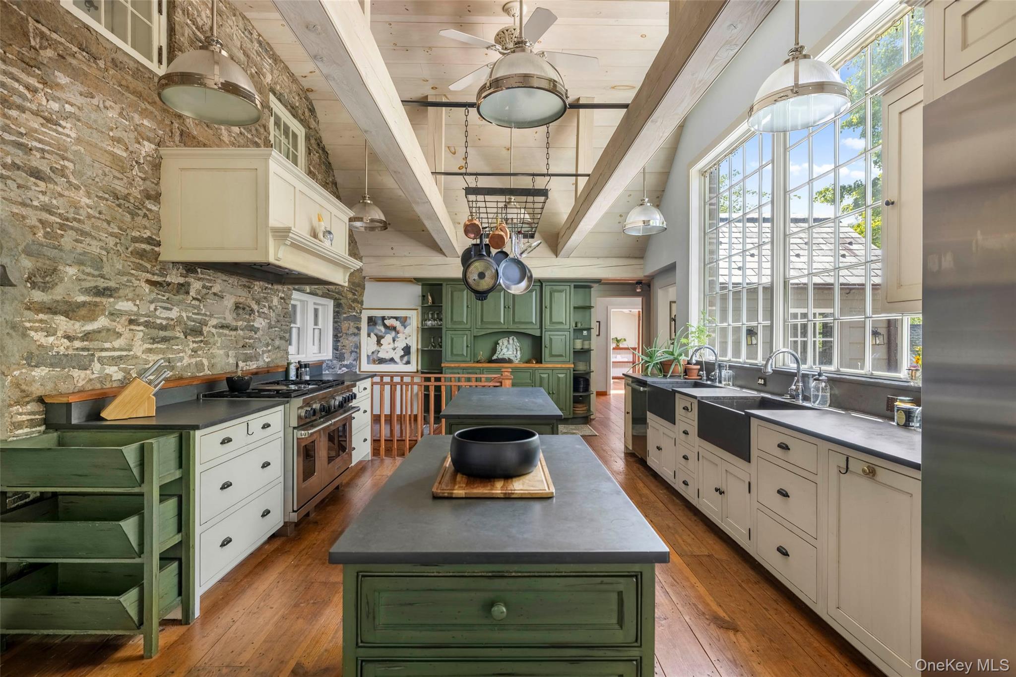 Image 4: Kitchen