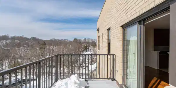 Image 4: Balcony Image 4: Balcony