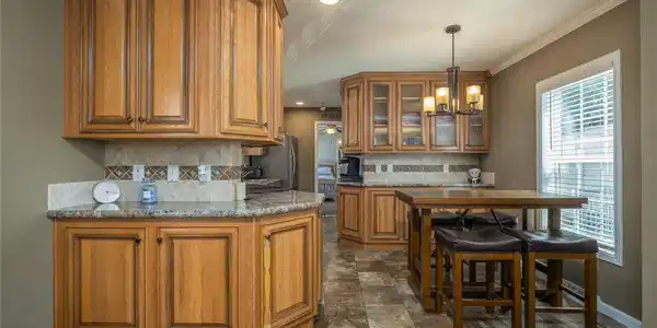 Image 4: Kitchen