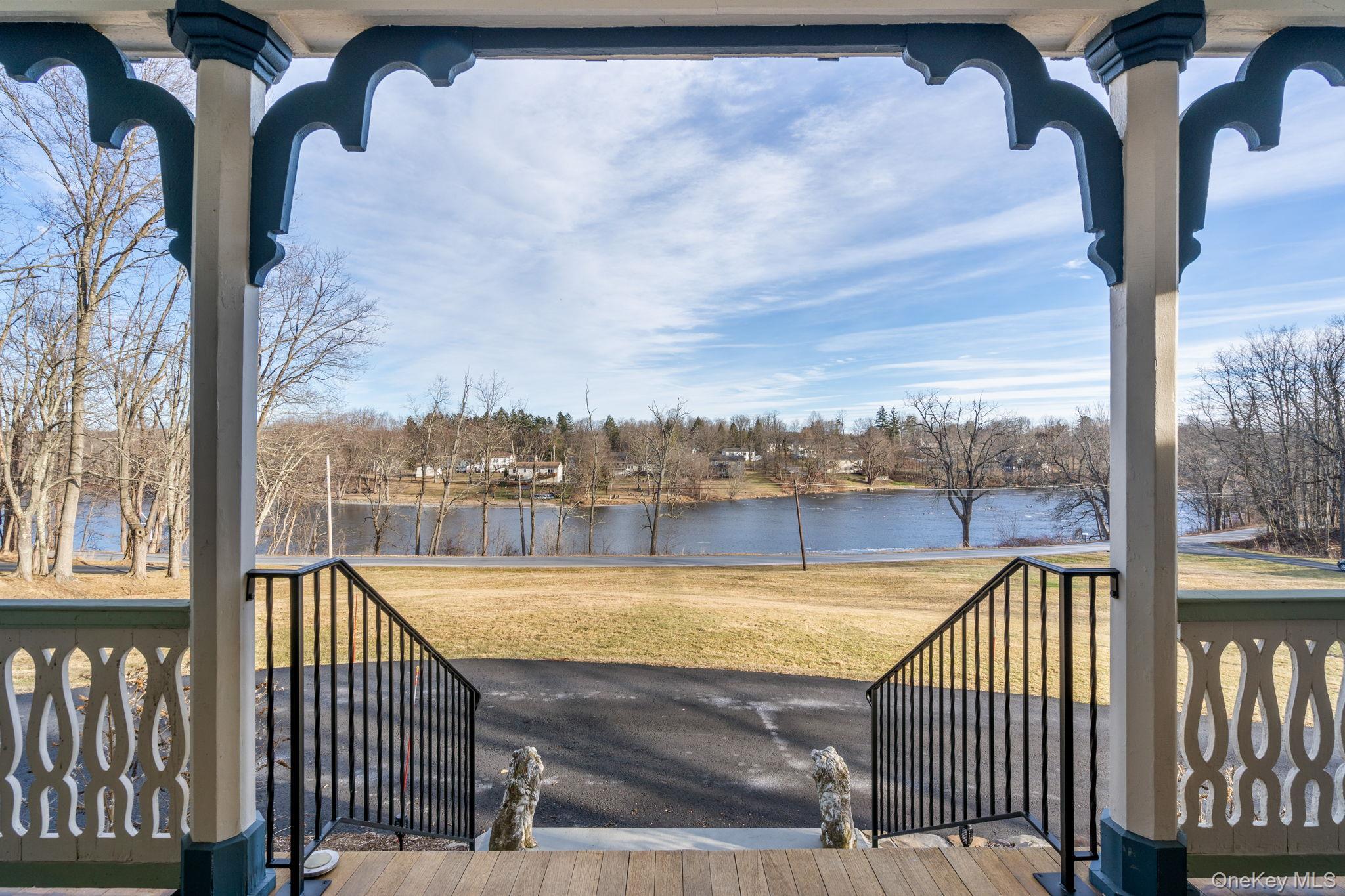 Image 3: Deck