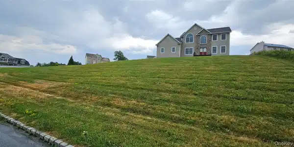 Image 3: Yard Image 3: Yard