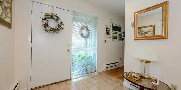 Image 3: Entrance Foyer Image 3: Entrance Foyer