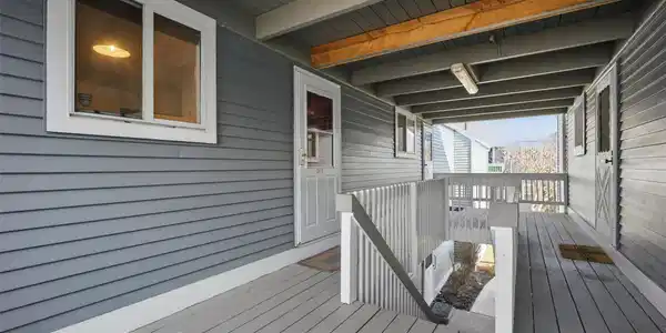 Image 4: Deck Image 4: Deck