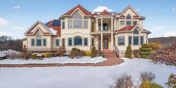 60 Cronomer Hts Drive