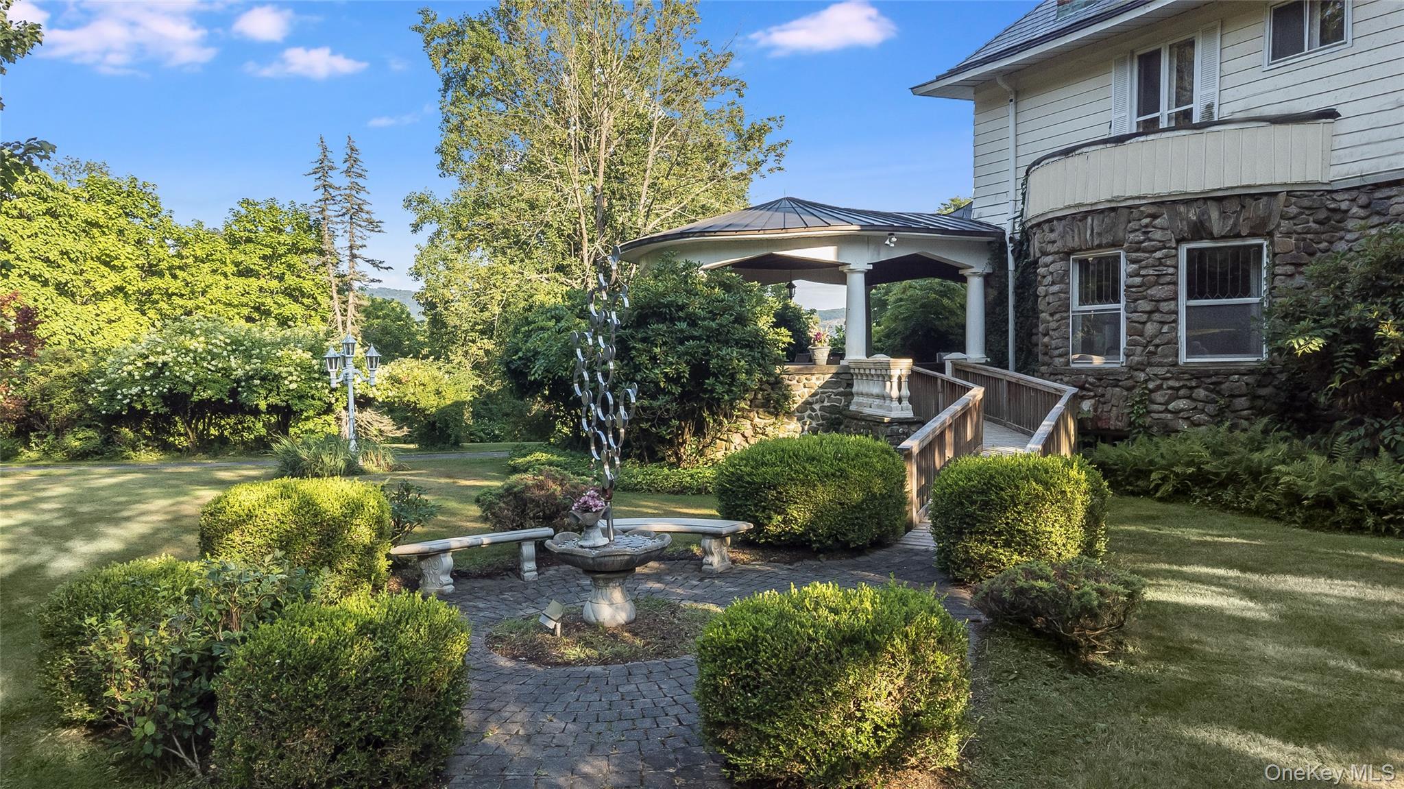 Image 3: Side of Structure