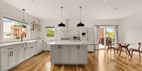 Image 3: Kitchen