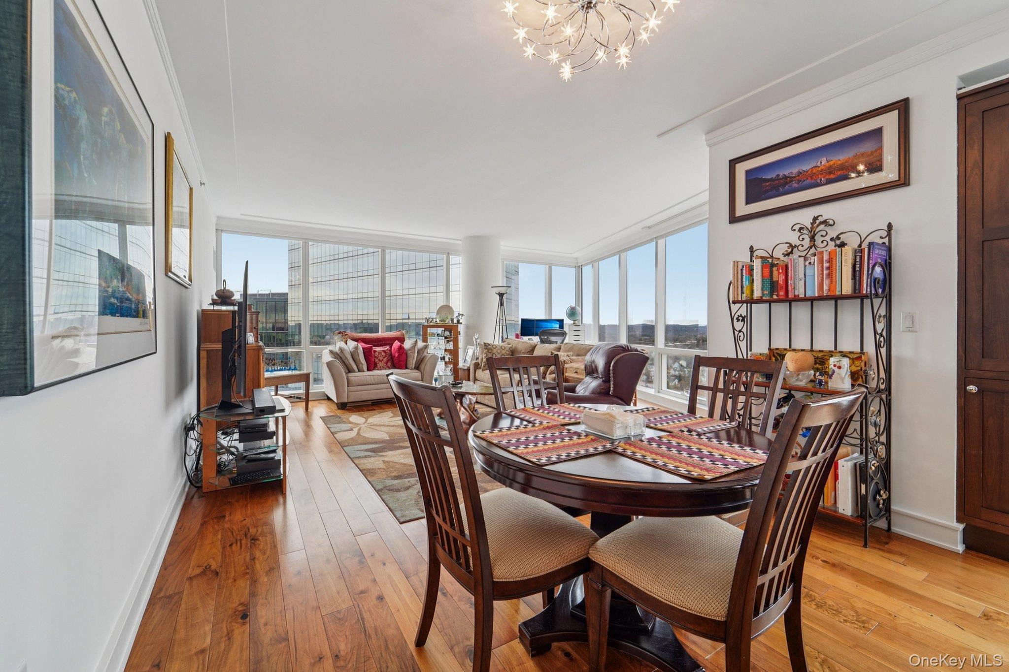 Image 3: Dining Area