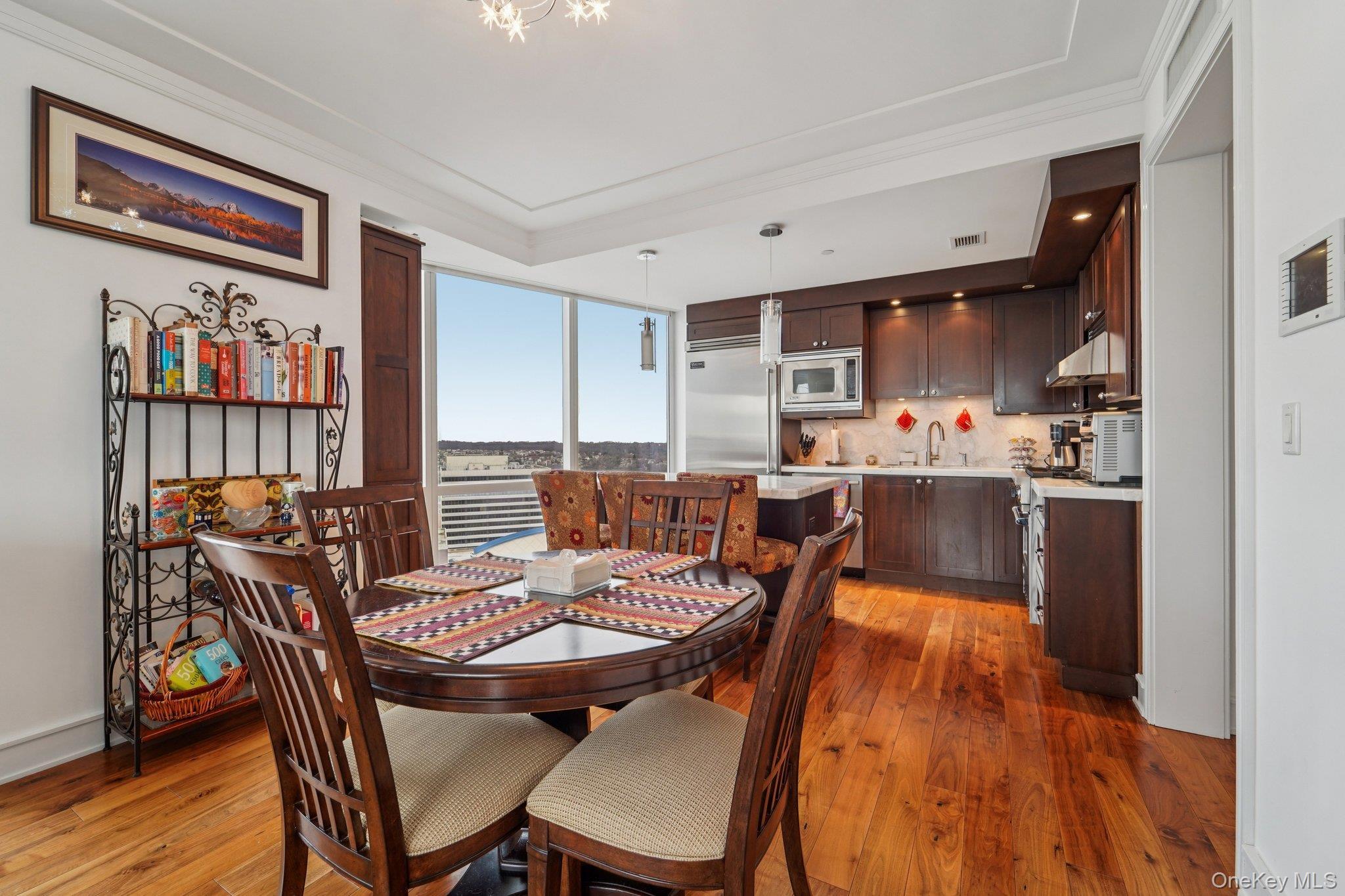 Image 4: Dining Area