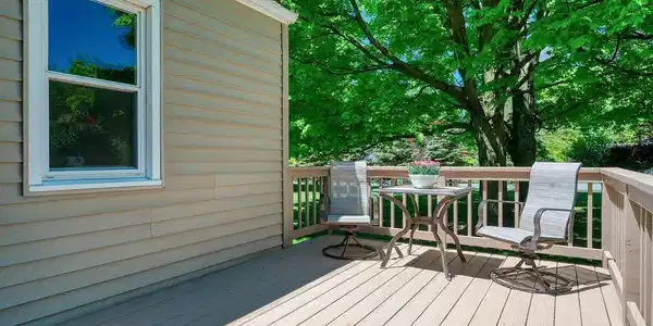 Image 4: Deck Image 4: Deck