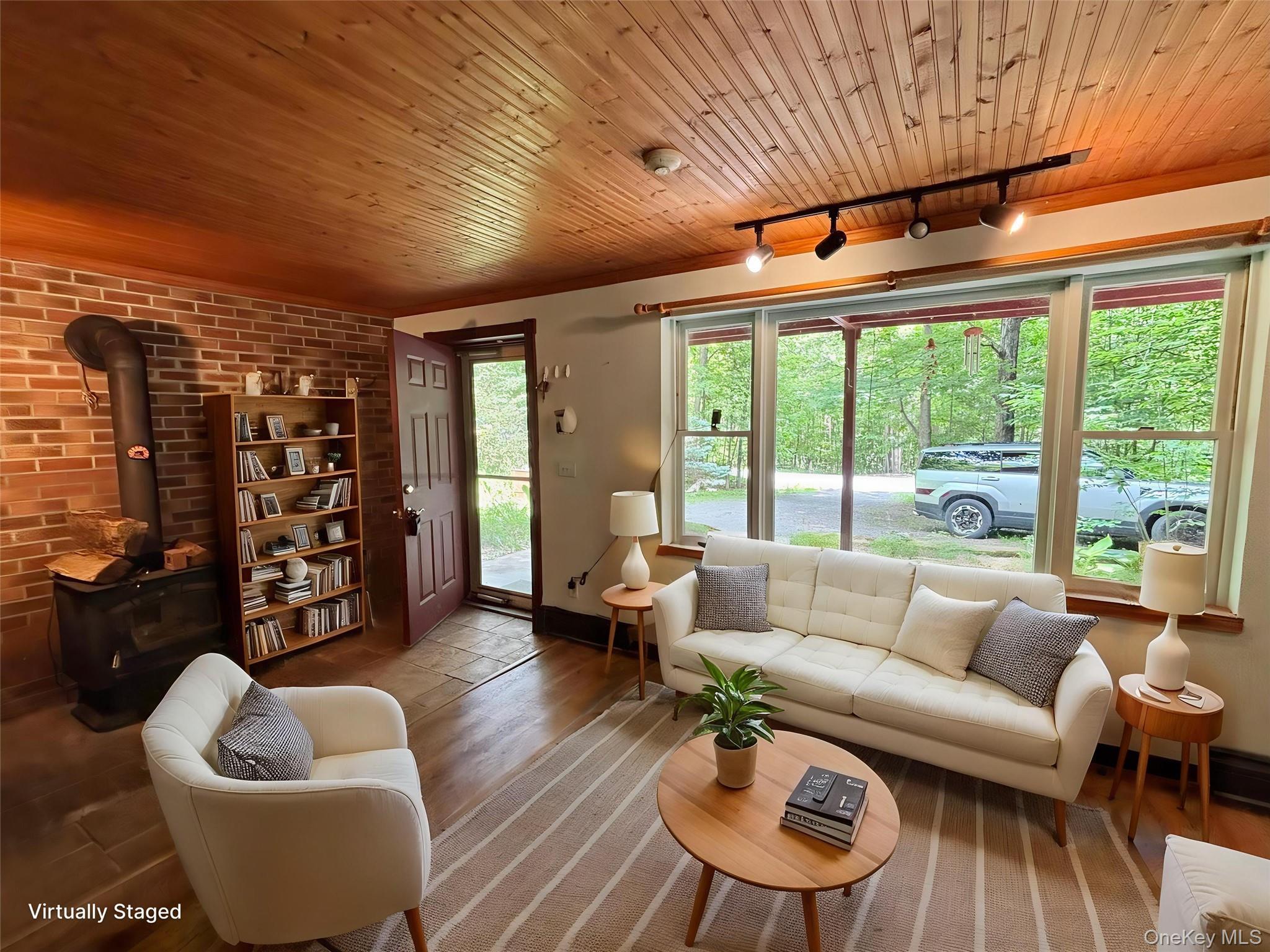 Image 3: Living Room