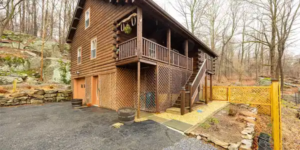 79 E Hook Cross Road