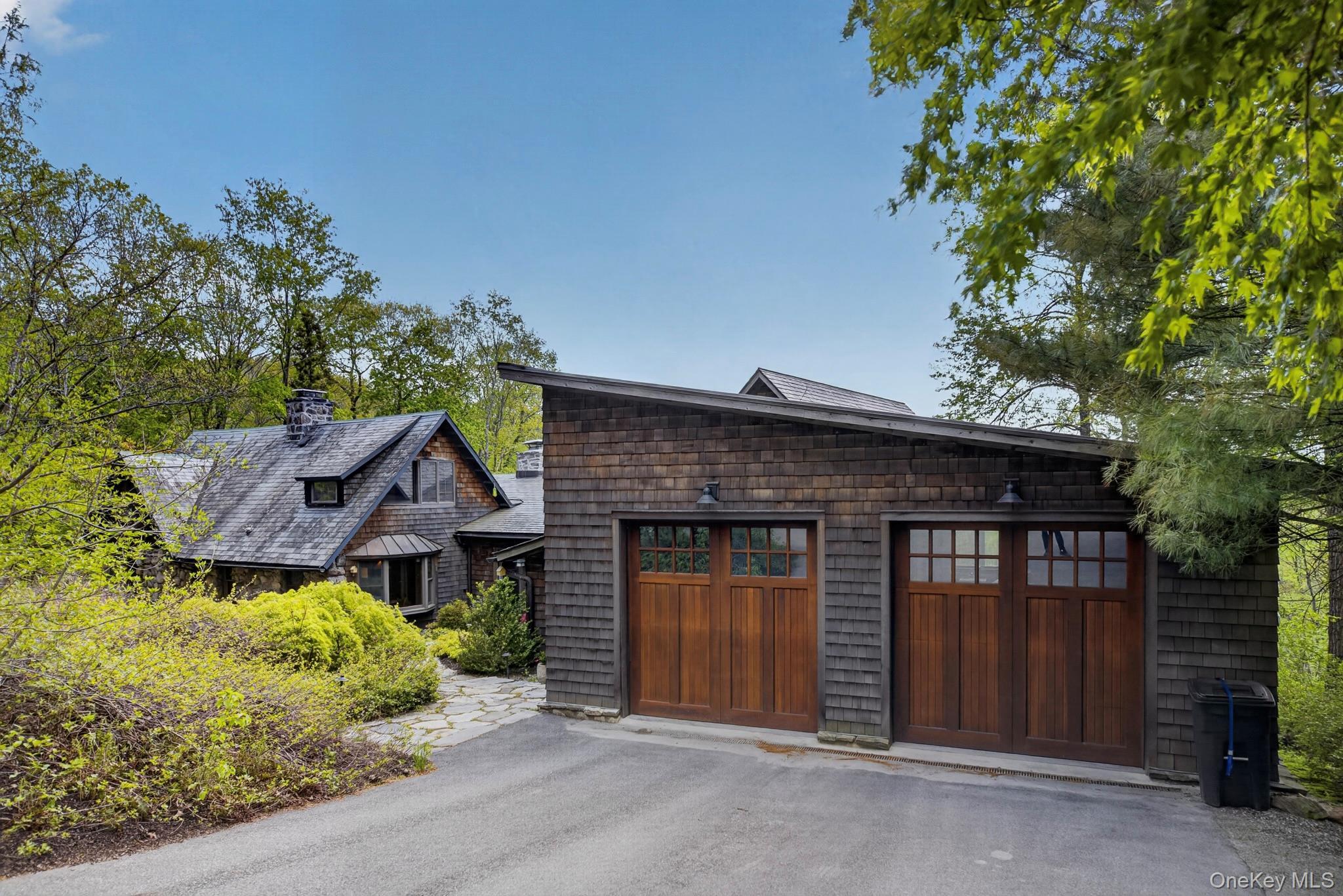 Image 2: Garage Image 2: Garage