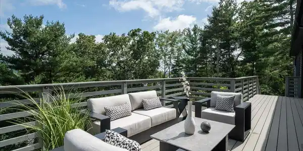 Image 3: Deck Image 3: Deck