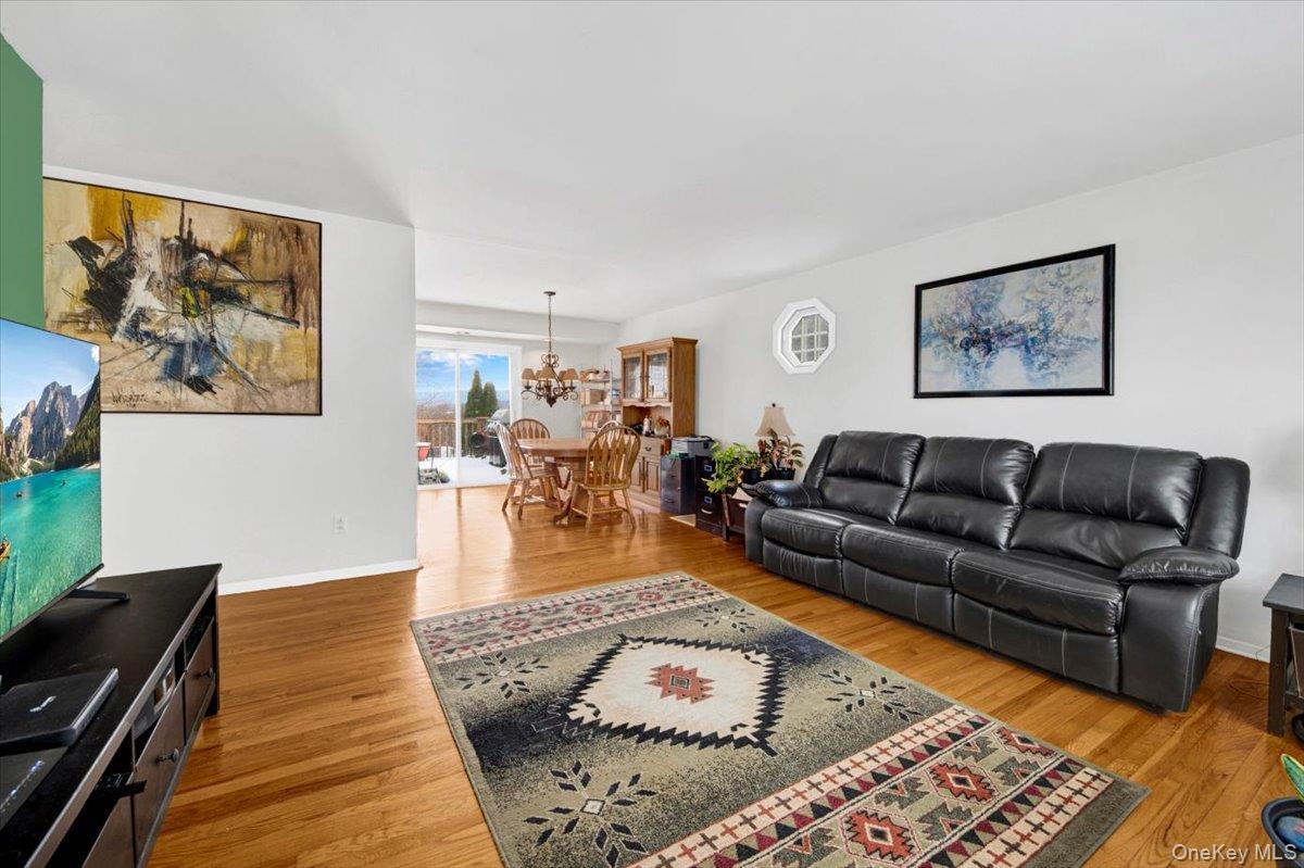 Image 3: Living Room Image 3: Living Room