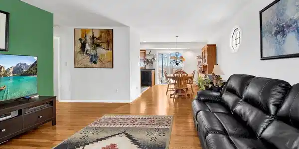 Image 4: Living Room Image 4: Living Room