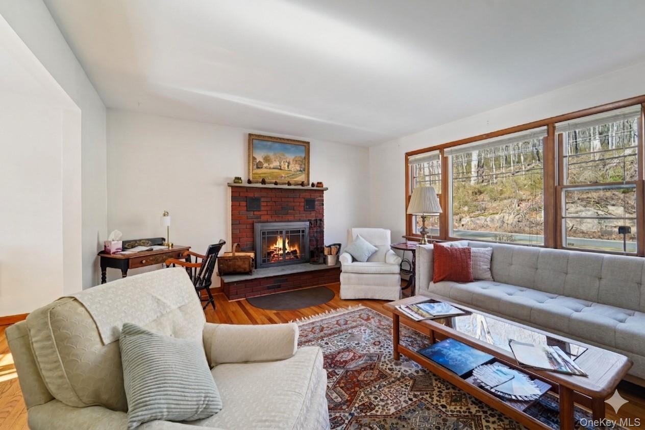 Image 4: Living Room Image 4: Living Room