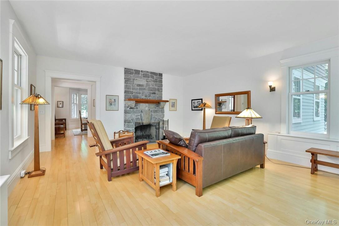Image 3: Living Room