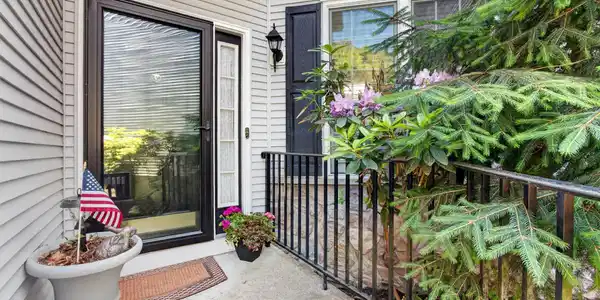 Image 4: Entry Image 4: Entry