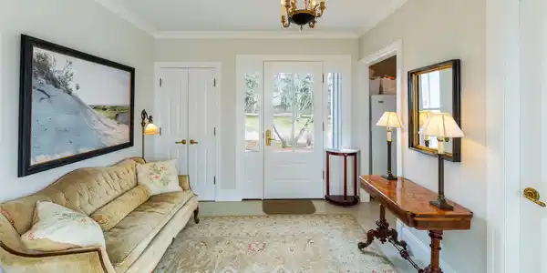 Image 4: Entrance Foyer