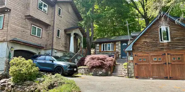 17 Seneca Hill